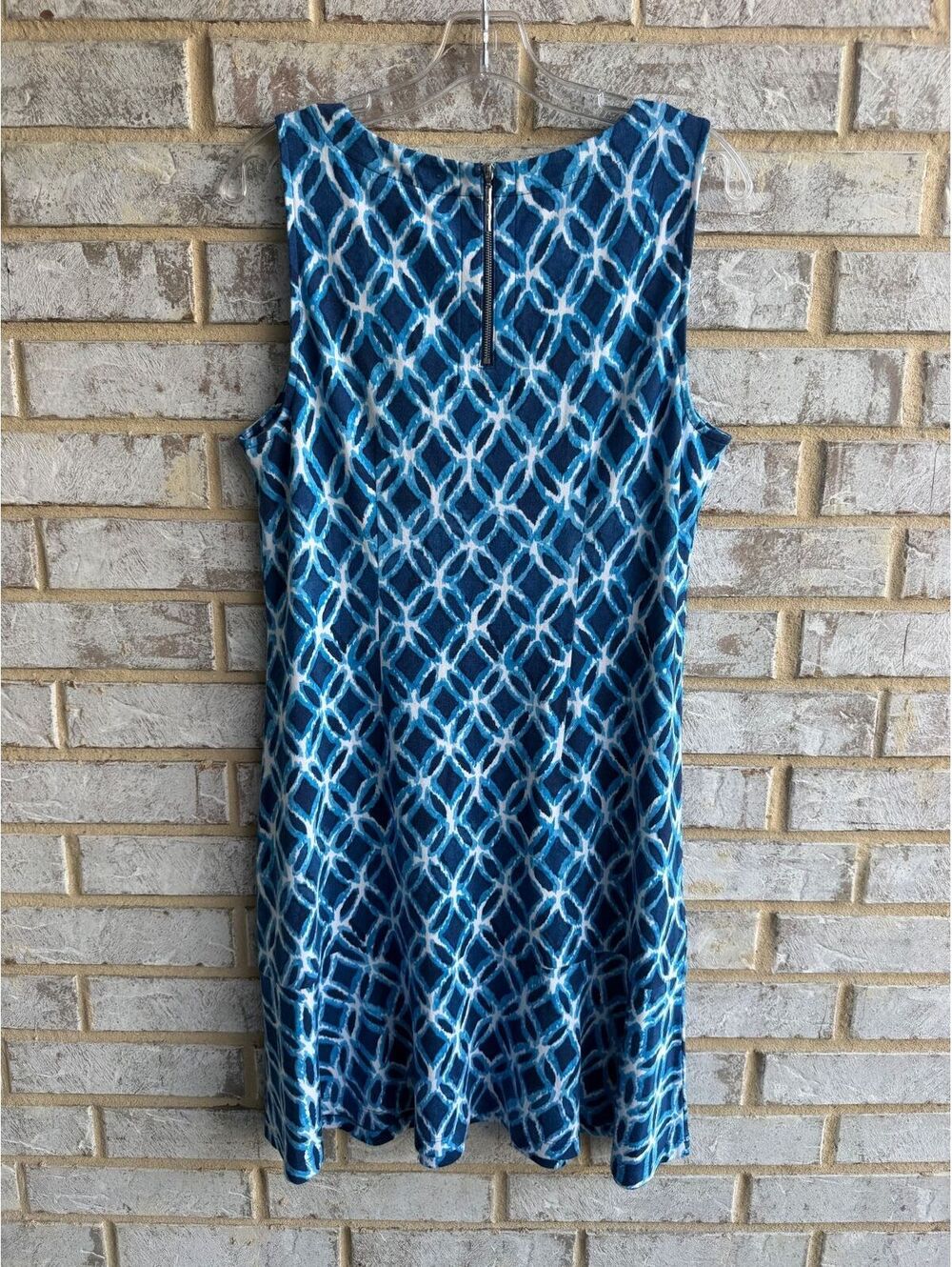 Tommy Bahama NWT Sleeveless Round Neck Blue Tone Geo Ruffle Hem Dress Size L - Picture 2 of 7